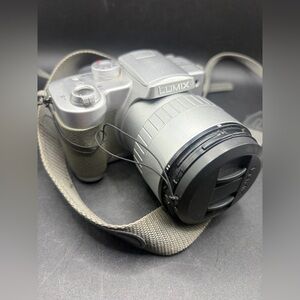 Panasonic Lumix DMC-FZ5 Vintage Y2K Silver Tone Camera w Strap, Photography